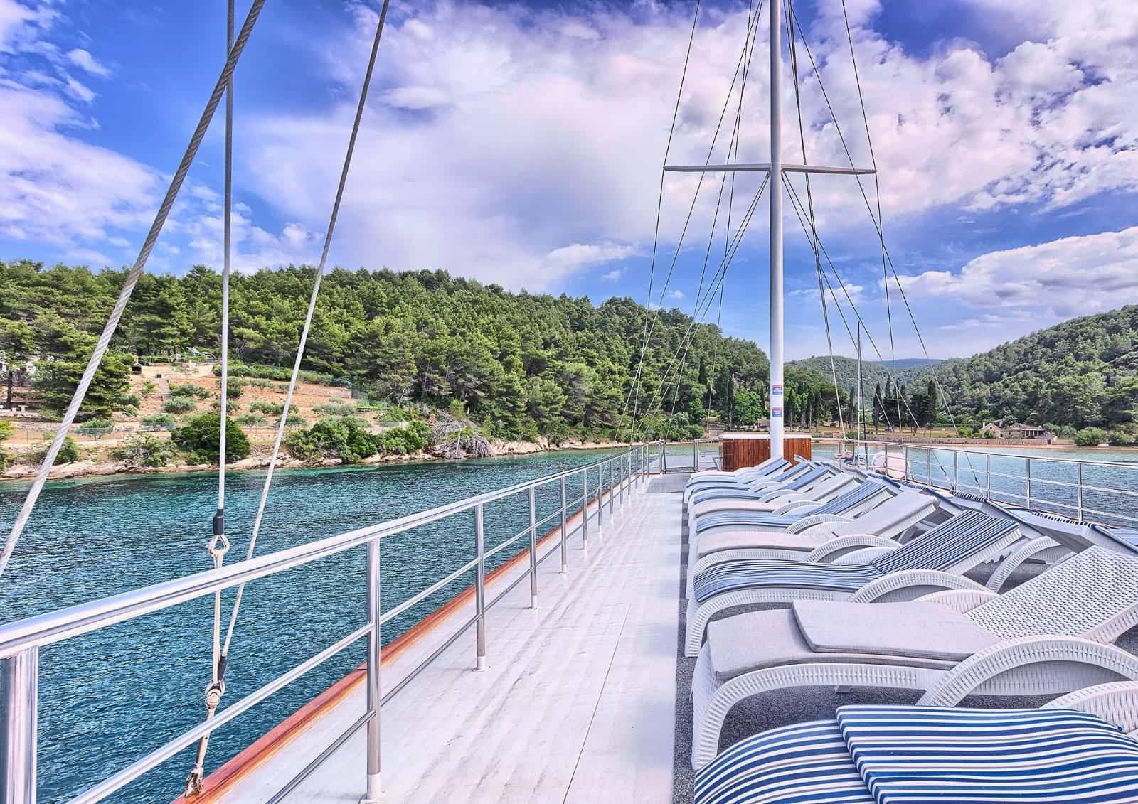 Croatia cycling and sailing tours on the Ocean boat