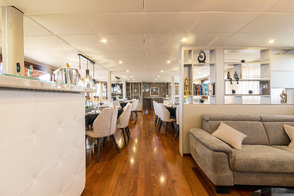 Dining area salon on melody boat