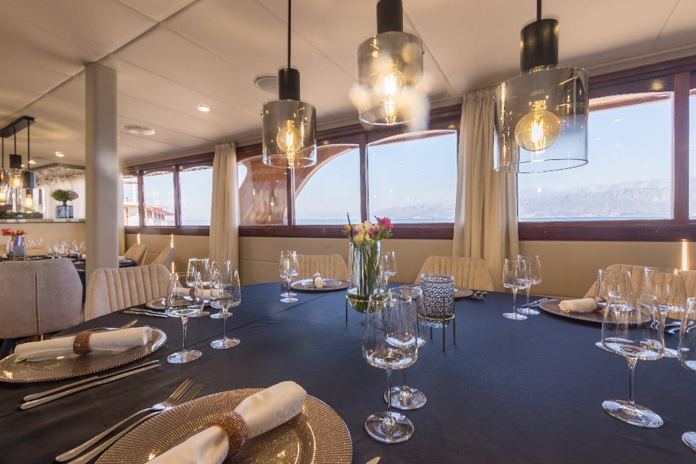 Dining area blue table cloth