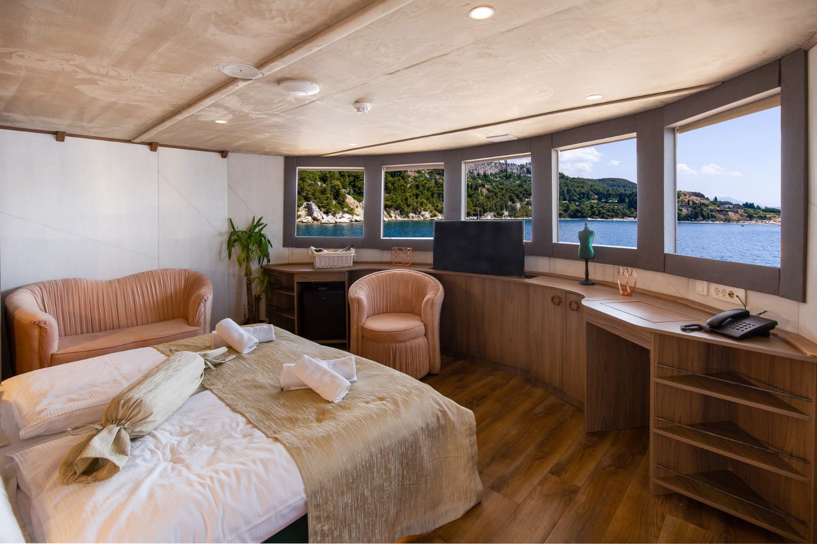 Luxury boat bella cabin view