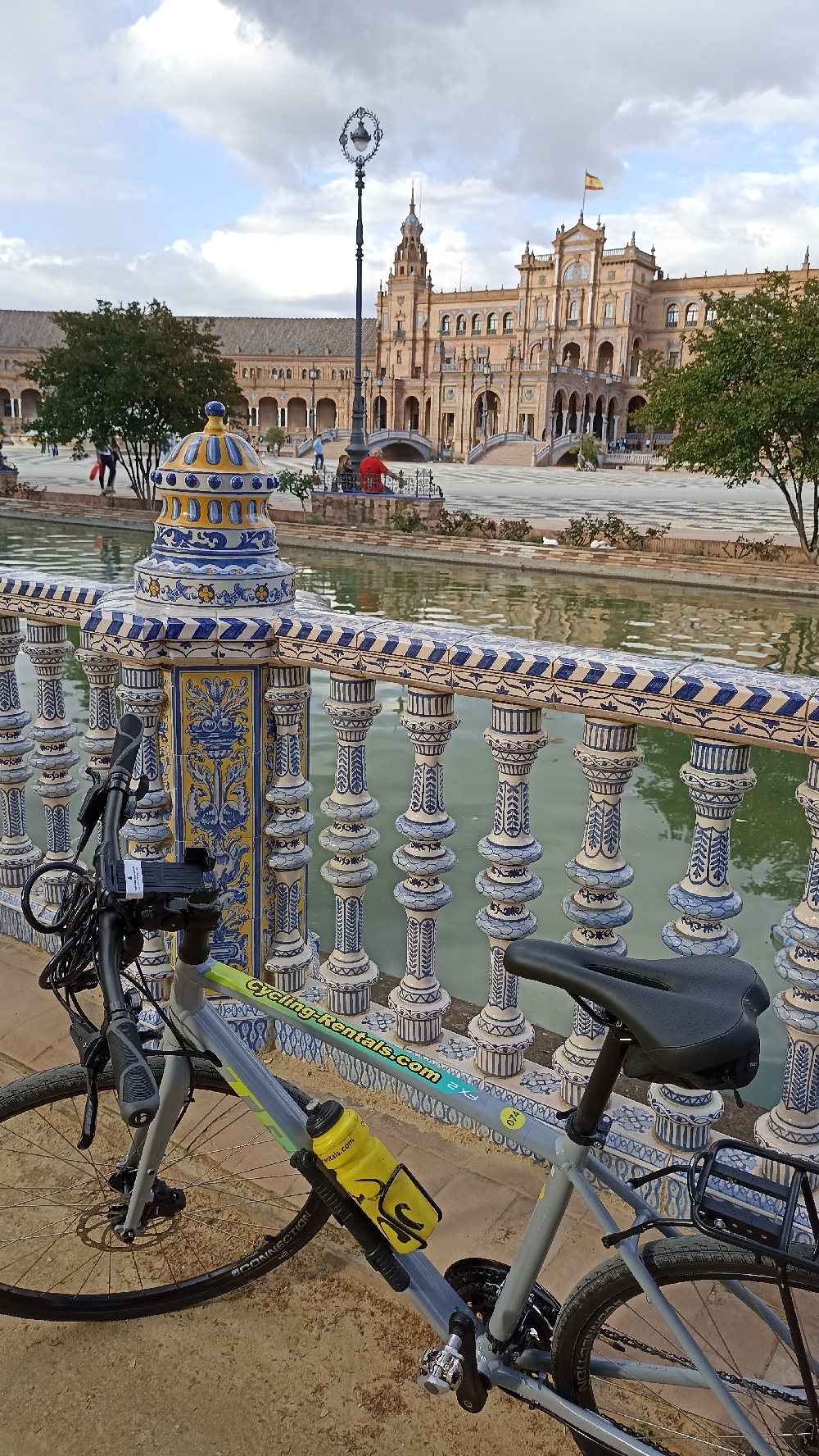 Spanish city with river and bike