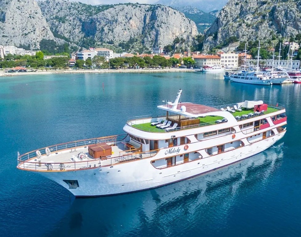 melody boat with mountains