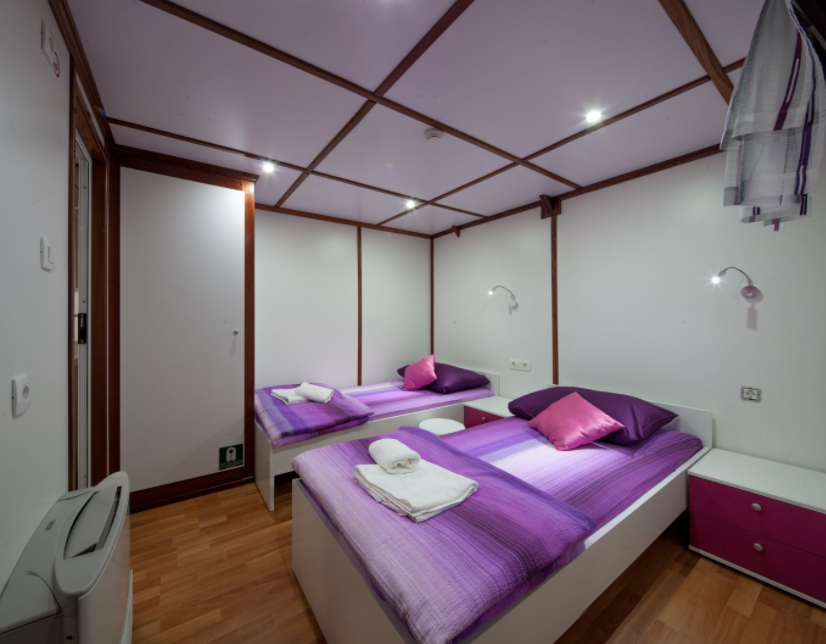 MS Amalia cabin 2 beds