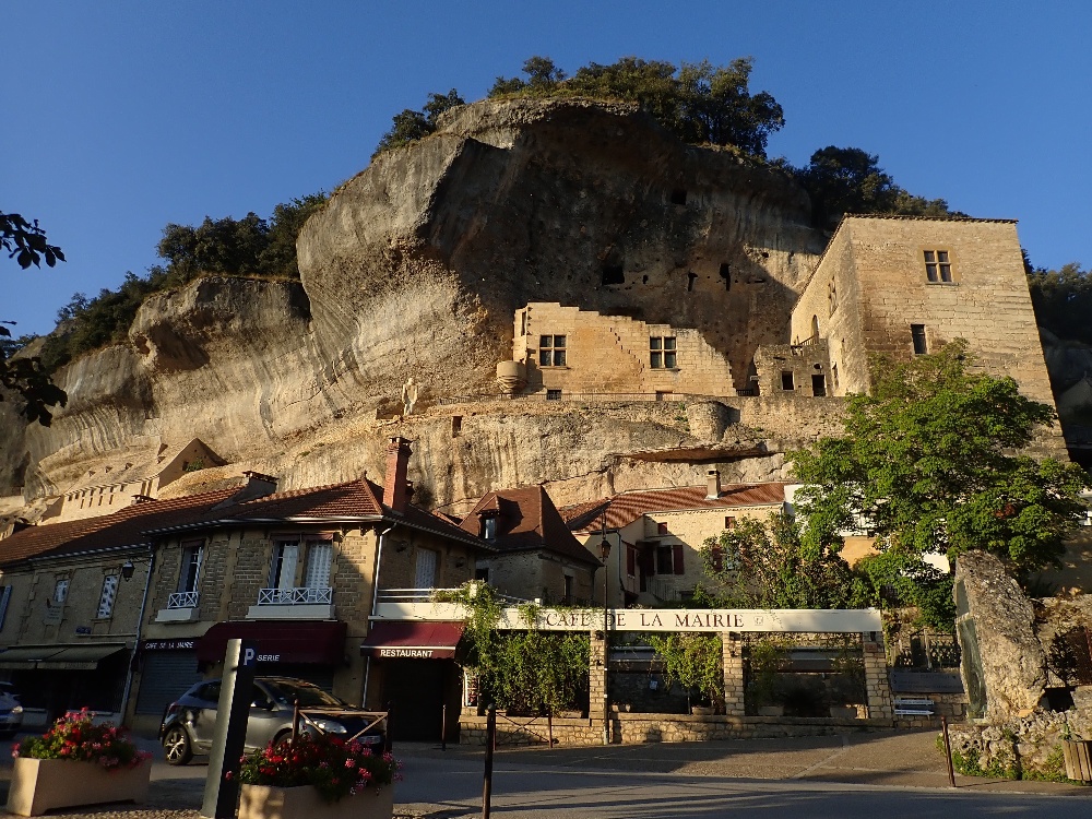 French village set into side of cliff